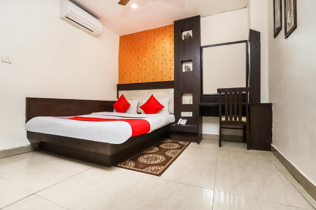 Hotel Shiv Palace Yeni Delhi Dış mekan fotoğraf