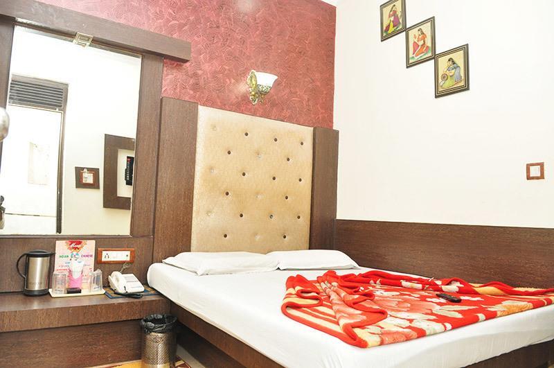 Hotel Shiv Palace Yeni Delhi Oda fotoğraf