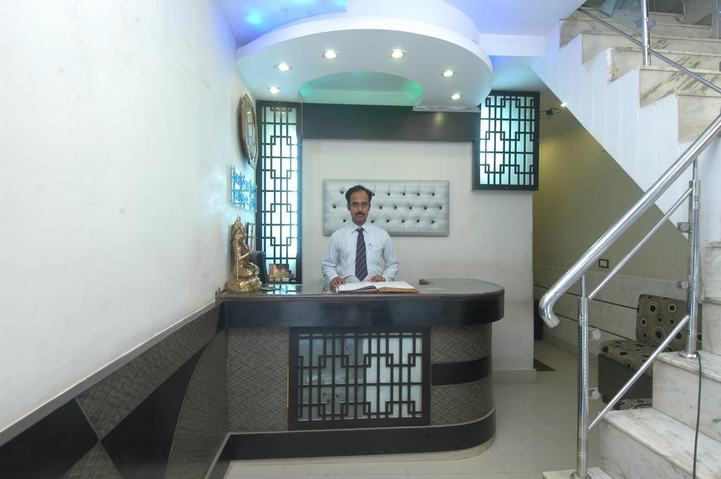 Hotel Shiv Palace Yeni Delhi Dış mekan fotoğraf