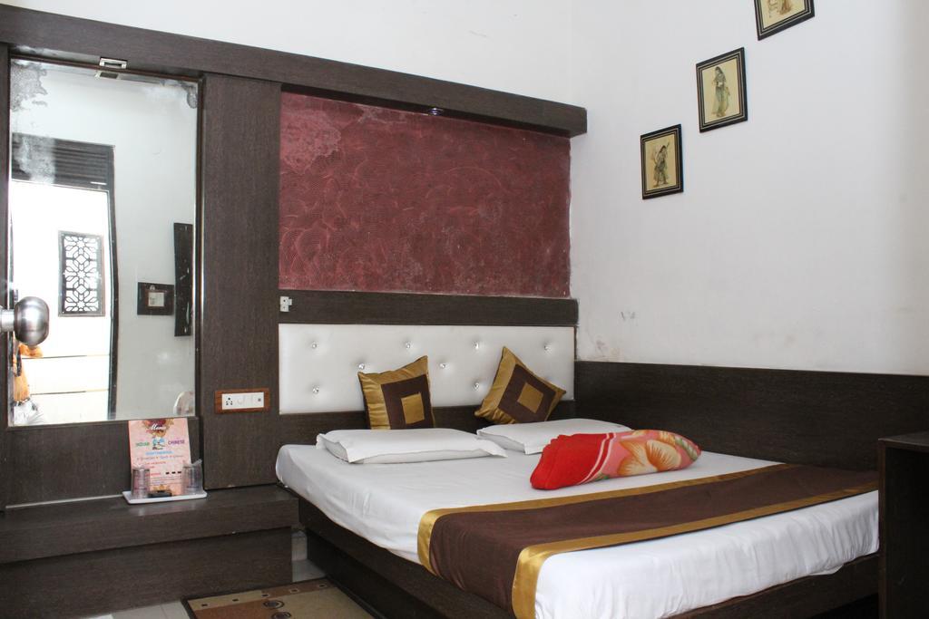 Hotel Shiv Palace Yeni Delhi Dış mekan fotoğraf