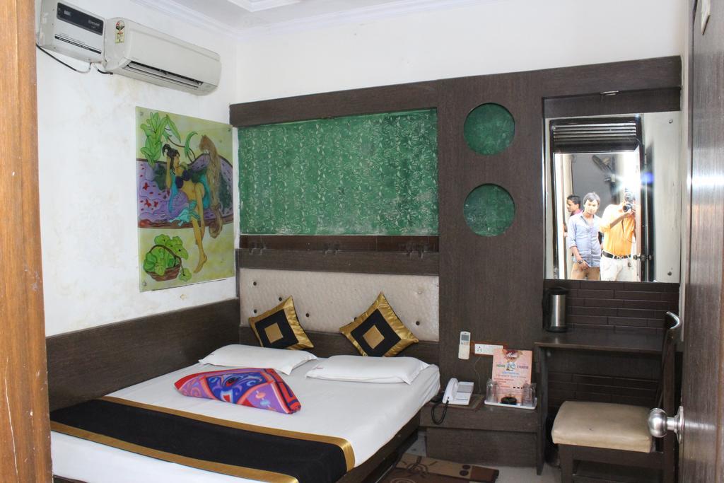 Hotel Shiv Palace Yeni Delhi Dış mekan fotoğraf