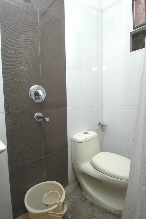 Hotel Shiv Palace Yeni Delhi Dış mekan fotoğraf
