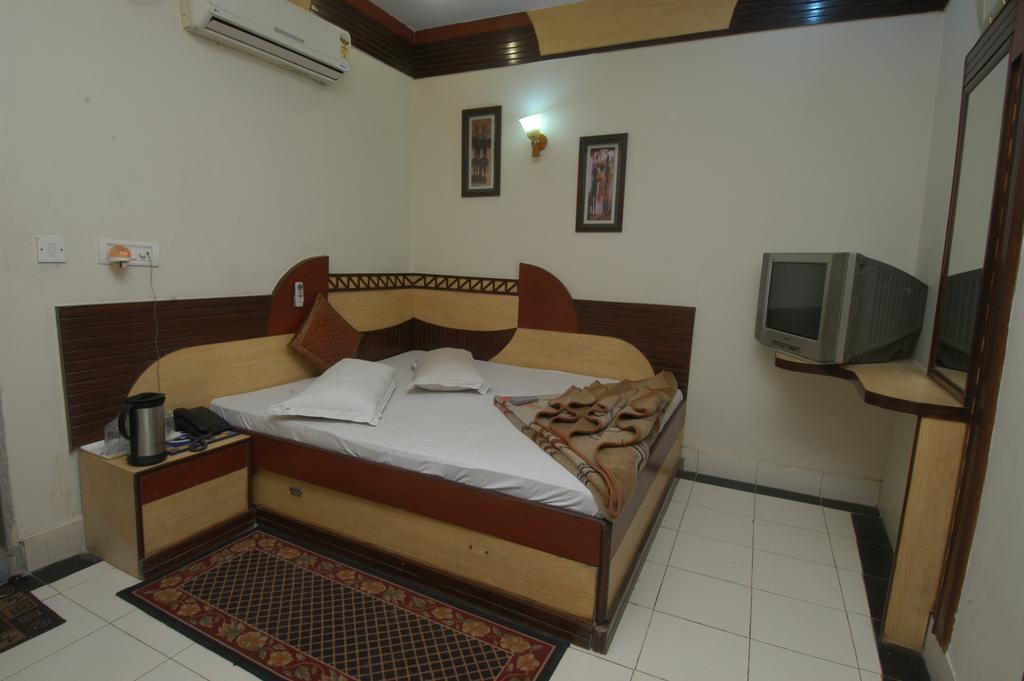 Hotel Shiv Palace Yeni Delhi Dış mekan fotoğraf