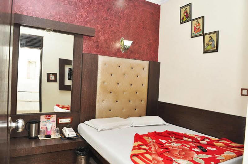 Hotel Shiv Palace Yeni Delhi Dış mekan fotoğraf