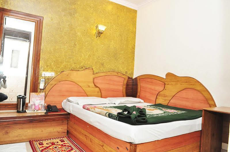 Hotel Shiv Palace Yeni Delhi Dış mekan fotoğraf