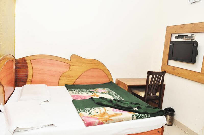 Hotel Shiv Palace Yeni Delhi Dış mekan fotoğraf